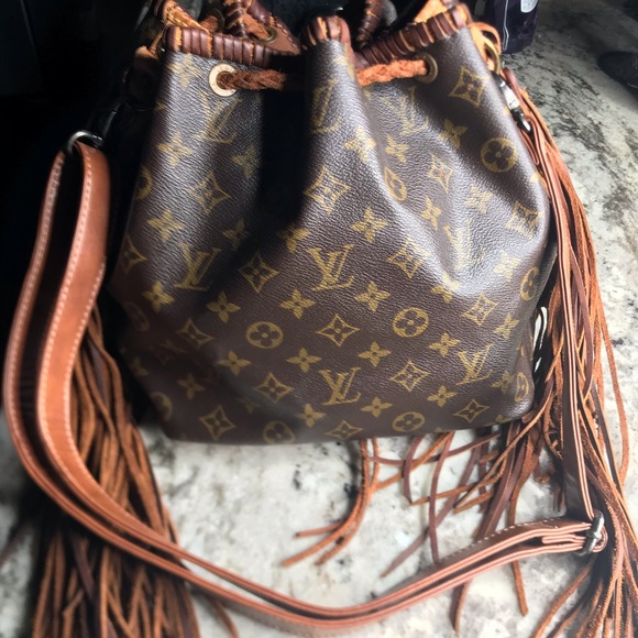 Louis Vuitton Fringe Bucket Bag - Picture 5 of 12